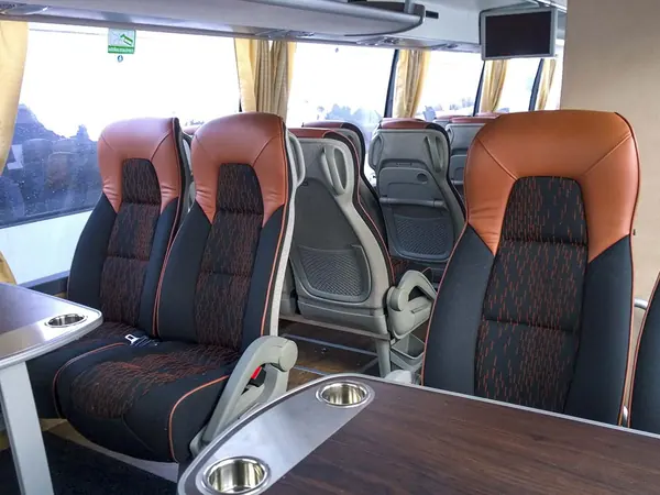 Kokousbussin pöytäryhmät